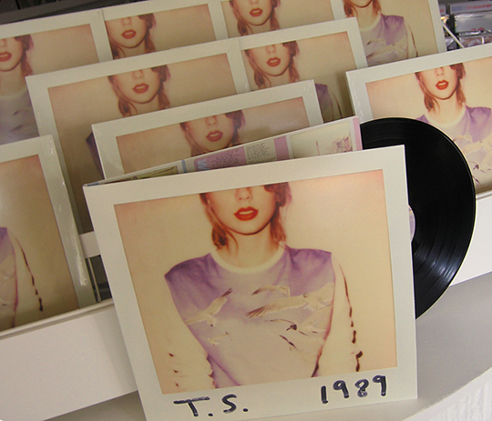 taylor_swift_1989_vinyl_at_wild_honey_records_tennessee_record_store