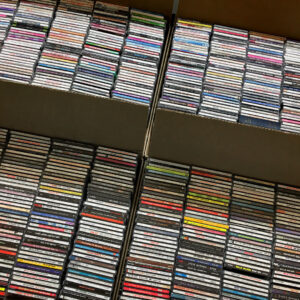 800+ near mint pop, rock, and country compact discs
